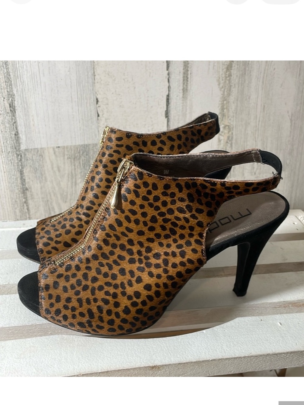 A7- Moa size 9 leopard animal print high heel shoe